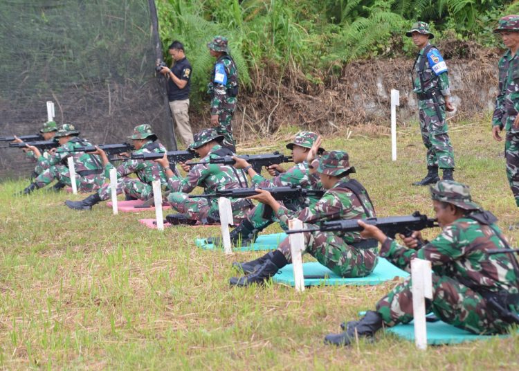 Prajurit Kodim 0309/Solokmenggelar latihan menembak Semester II di lapangan tembak Polres Solok Kota, Kelurahan Laing, Kecamatan Lubuk Sikarah, Kota Solok.(Satunusantara news/HO-Pendim 0309/Solok).