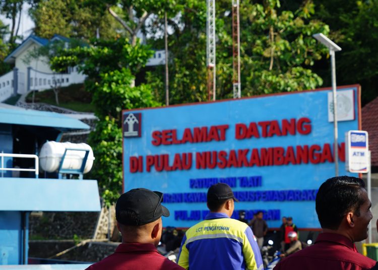 Ditjenpas mengambil langkah tegas untuk memberantas peredaran dan penyalahgunaan narkoba di Lapas dan Rutan dengan melakukan pemindahan 64 orang narapidana risiko tinggi ke Nusakambangan (Satunusantara news/HO-Humas Kemenkumham Sumut).