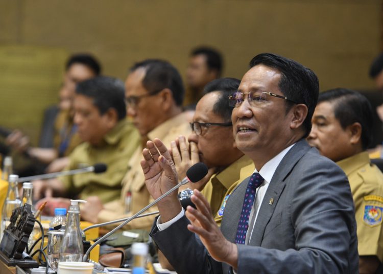 Menkum Supratman Andi Agtas (kanan) saat menghadiri Raker Penyusunan Prolegnas RUU Jangka Menengah Tahun 2025-2029 dan Prolegnas RUU Prioritas Tahun 2025.(Satunusantara news/HO-Humas Kemenkumham).