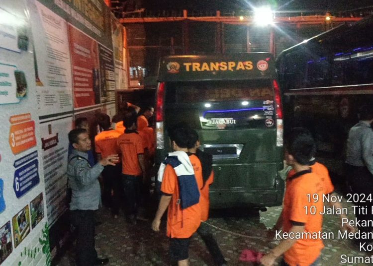 Rutan Kelas I Labuhan Deli, kembali melakukan pemindahan 50 WBP ke Lapas Narkotika Kelas IIA Langkat.(Satunusantara news/HO-Humas Rutan Labuhan Deli).