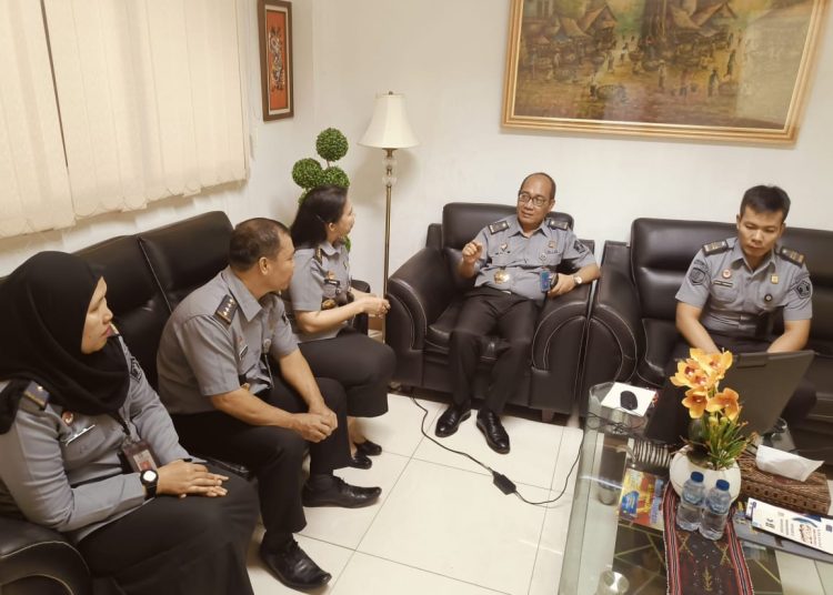 Mewakili Kepala Kantor Wilayah Kemenkumham Sumut, Kepala Divisi Pelayanan Hukum dan HAM, Alex Cosmas Pinem (tengah) saat mengikuti kegiatan High Level Meeting RANHAM ke- VI, yang diadakan oleh Kementerian HAM.(Satunusantara new/HO-Humas Kemenkumham Sumut).