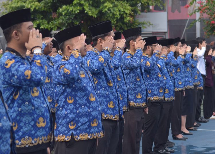 Pegawai  Lapas Kelas I Medan menggelar upacara bendera dalam rangka memperingati HUT ke-53 KORPRI di halaman Lapas Kelas I Medan.(Satunusantara news/HO-Humas Lapas Medan).