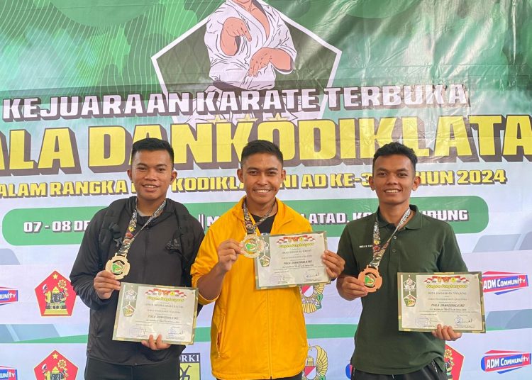 Prajurit terbaik dari Batalyon Infanteri 126/Kala Cakti berhasil meraih medali pada Kejuaraan Karate Piala Kodiklatad  di Bandung.(Satunusantara news/HO-Yonif 126/KC).