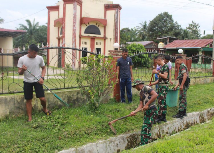 Prajurit  Yonif 126/Kala Cakti menggelar kegiatan Karya Bhakti di wilayah Desa Damuli Kebun, Kecamatan Kualuh Selatan, Kabupaten Labuhan Batu Utara, dalam rangka memperingati Hari Juang TNI AD Tahun 2024.(Satunusantara news/HO-Yonif 126/KC).