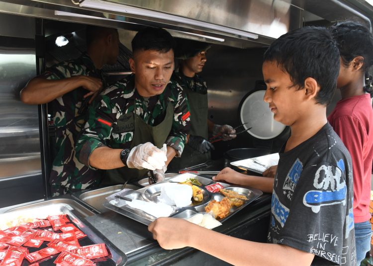 Kodam I/BB menunjukkan kepedulian terhadap peningkatan kualitas gizi anak-anak melalui penyediaan makanan sehat bergizi di sejumlah panti asuhan di Kecamatan Medan Denai, Kota Medan.(Satunusantara.news/HO-Pendam I/BB).