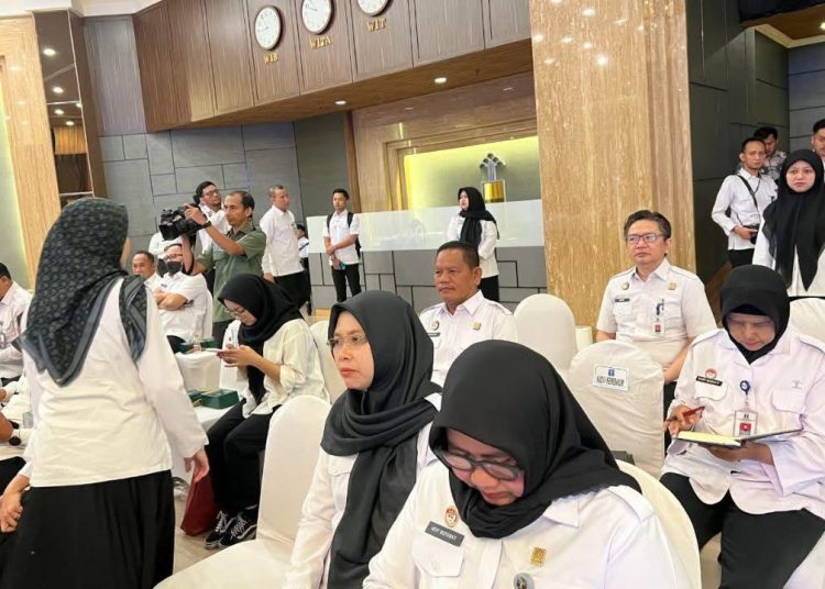 Kadiv Pelayanan Hukum Kanwil Kemenkumham Sumut, Sahata Marlen Situngkir (dua dari kanan0 saat mengikuti kegiatan Penguatan Kompetensi Teknis Substansi Lembaga Unit Eselon I Kemenkumham.(Satunusantara news/HO-Humas Kemenkumham Sumut).