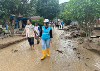 PLN UID Sumut bersama Srikandi dan YBM PLN salurkan bantuan pascabanjir bandang di Tapsel