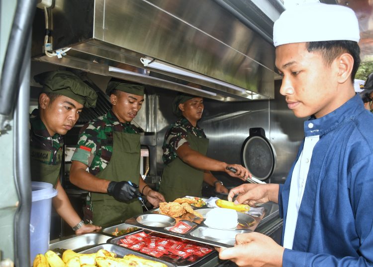 Kodam I/BB   memberikan bantuan makanan sehat dan bergizi kepada 250 kaum dhuafa dan anak yatim  di Kecamatan Percut Sei Tuan, Kabupaten Deli Serdang.(Satunusantara news/HO-Pendam I/BB).