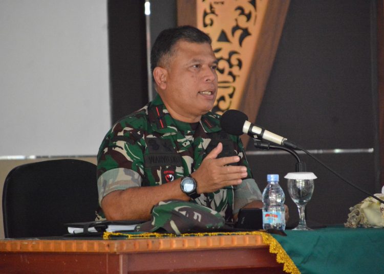 Danrem 032/Wbr Brigjen TNI Wahyu Eko Purnomo, melaksanakan Jam Komandan kepada Prajurit dan PNS dan Satdisjan bertempat di gedung Sapta marga Makorem 032/Wbr, Kota Padang.(Satunusantara news/HO-Penrem 032/Wbr).