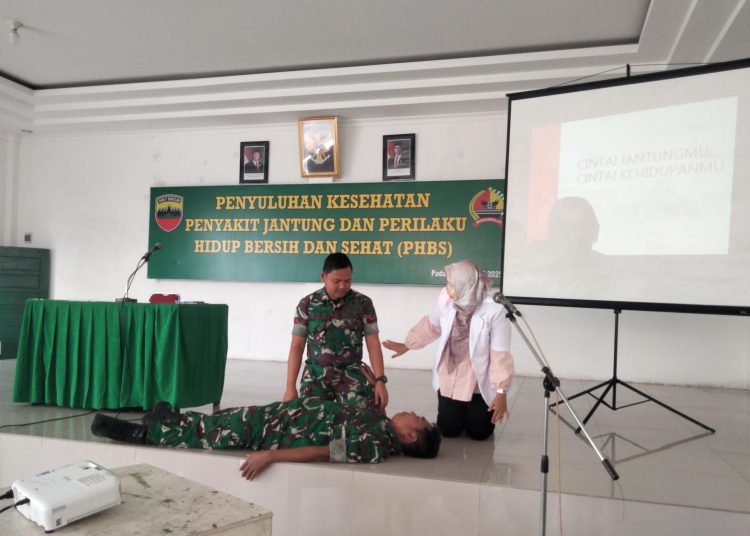 Personel Korem 032/Wbr,  saat mengikuti penyuluhan kegiatan kesehatan tahun 2025  di Aula Makodim 0312 Padang.(Satunusantara news/HO-Penrem 032/Wbr).