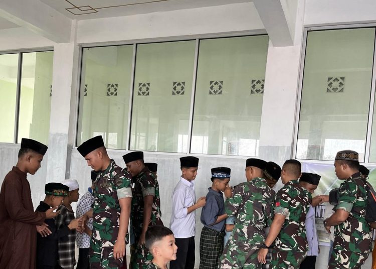 Yonif 126/KC, saat melaksanakan kegiatan santunan dan tali asih kepada anak-anak Panti Asuhan Putra Muhammadiyah di Kabupaten Asahan.(Satunusantara news/Yonif  126/KC).