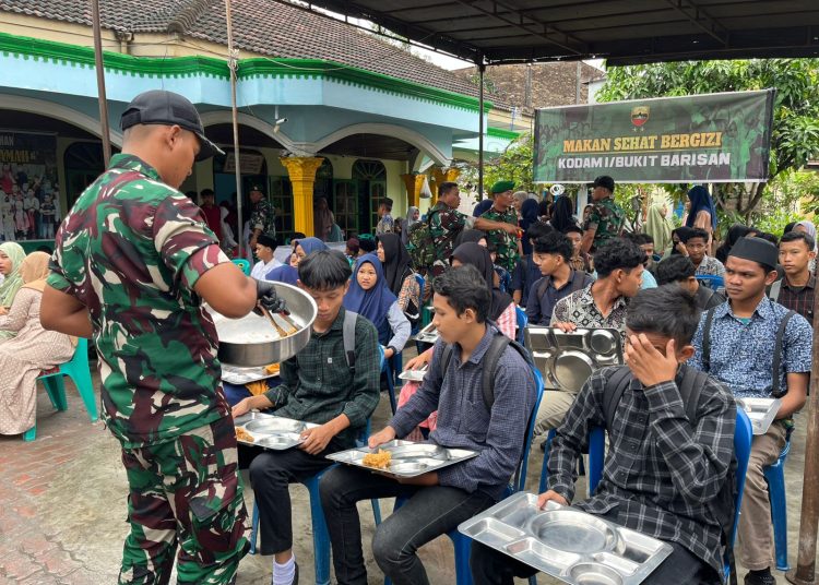 Kodam I/BB  menggelar pemberian makanan sehat dan bergizi untuk anak yatim, kaum duafa, anak panti asuhan yang diselenggarakan di Panti Asuhan Ar-Marhamah, Kelurahan Sei Kambing B, Kecamatan Medan Sunggal, Kota Medan.(Satunusantara new/HO-Pendam I/BB).