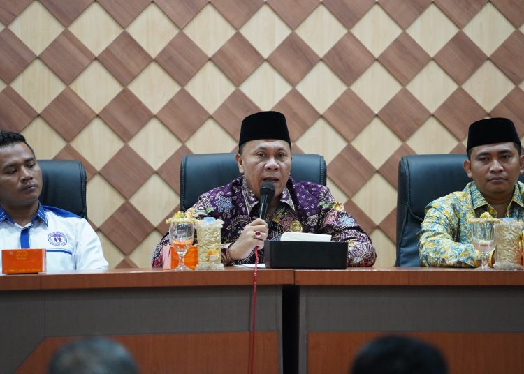 Kakanwil Kemenag Sumut, H.Ahmad Qosbi,S.Ag,MM (tengah) saat membuka acara Gebyar Deklarasi Anti Bullying di Madrasah di Aula Kantor Wilayah Kemenag Sumut.(Satunusantara news/HO-Humas Kemenag Sumut).