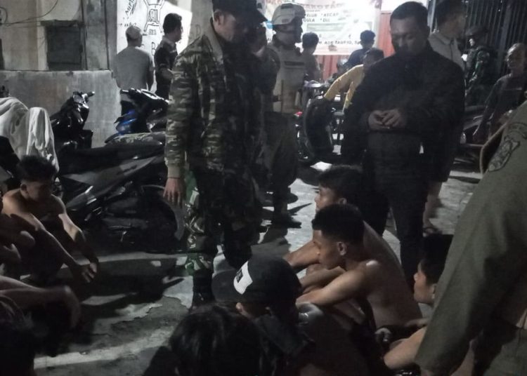 Tim patroli anti begal Kodam I/BB  berhasil mencegah tawuran kelompok remaja di depan Kampus Universitas Nomensen, Jalan Sutomo, Medan.(Satunusantara news/HO-Pendam I/BB).