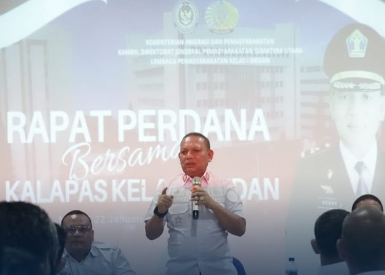 Kepala Lapas Kelas I Medan, Herry Suhasmin, saat menyampaikan sambutan pada pemberian remisi Hari Raya Imlek Tahun 2025 di Lapas Medan.(Satunusantara news/HO-Humas Lapas Medan).