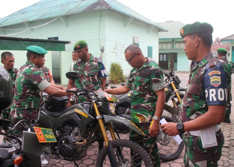 Kodim 0206/Dairi, saat menggelar pemeriksaan kendaraan dinas di lapangan apel Makodim, Jalan Sisingamangaraja, Sidikalang, Kabupaten Dairi.(Satunusantara news/HO-Kodim 0206/Dairi).