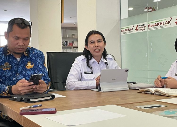 Kakanwil Kementerian HAM Sumut Flora Nainggolan (tengah) saat menggelar  Rapat Aksi HAM Tahun 2025, di Kantor Gubernur Sumut.(Satunusantara news/HO-Kanwil Kementerian HAM Sumut).