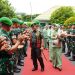 Danrem 032/Wirabraja disambut Prajurit dengan acara tradisi di Padang