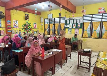 Nora Sirait Guru MIN 3 Medan anak petani yang lolos sebagai Penulis AKMI Tingkat Nasional