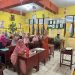 Nora Sirait Guru MIN 3 Medan anak petani yang lolos sebagai Penulis AKMI Tingkat Nasional