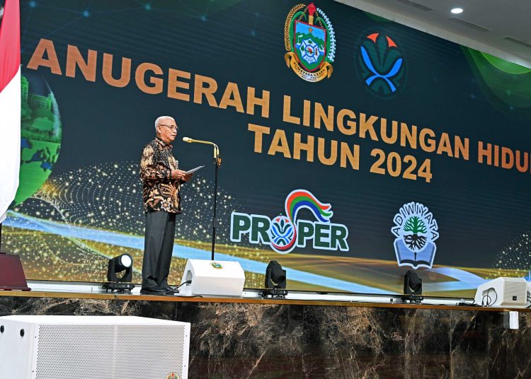 Wagub Sumut, Surya, saat menympaikan sambutan pada  penyerahan  Penghargaan Lingkungan Hidup 2024, di kantor Gubernur Sumut.(Satunusantara news/HO-Diskominfo Sumut).