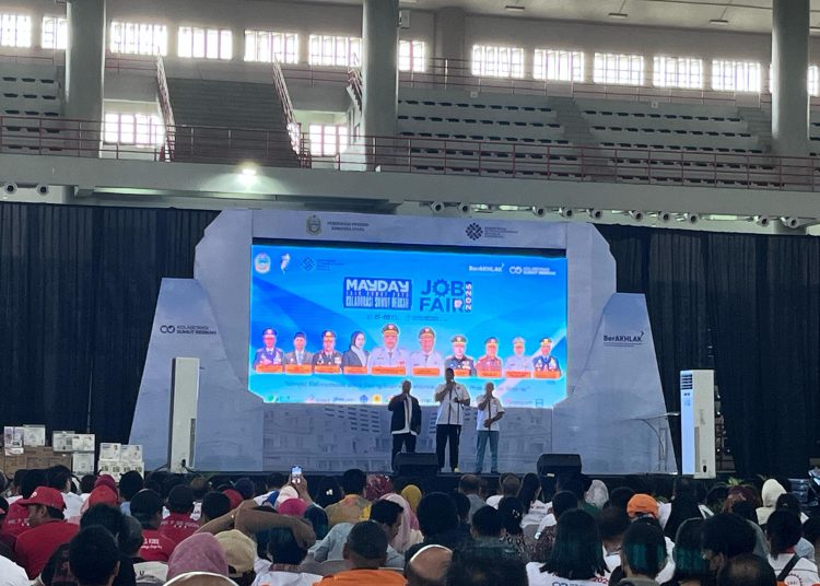 Gubernur Sumatera Utara, Bobby Afif Nasution (tengah) saat menyampaikan sambutan pada  Hari Buruh Internasional di Gedung Serbaguna (GSG), Jalan Willem Iskandar/Pancing, Medan.(Satunusantara news/HO-Humas PLN UID Sumut).