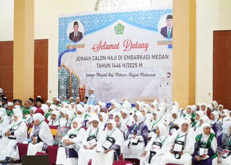 Jemaah calon haji Kloter 03 Embarkasi Medan, yang berasal dari  Kabupaten Labuhanbatu Utara, Deli Serdang, Tapanuli Utara, Pakpak Bharat, Toba Samosir dan Medan, tiba di Aula Jabal Nur Asrama Haji Medan.(Satunusantara news/HO-Humas PPIH Medan).