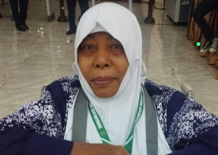 Jemaah haji Irda Hanum (67)  di Kloter 03 Embarkasi Medan asal Kabupaten Labura.(Satunusantara news/Munawar).
