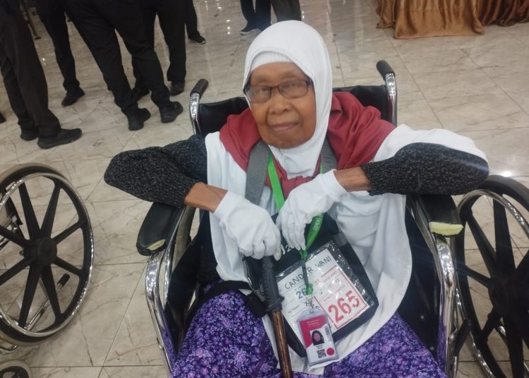 Condar Wani (82) jemaah haji yang tergabung di Kloter 03 Medan asal Kabupaten Labura.(Satunusantara news/Munawar).