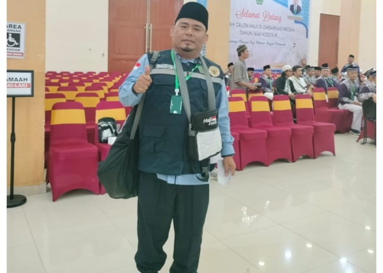 Ketua Kloter 09 Embarkasi Medan, M.Lukman Hakim Hasibuan, saat penerimaan jemaah haji Kloter 09 di aula Jabal Noor, Asrama Haji Medan.(Satunusantara mews/H0-Humas PPIH Embarkasi Medan).