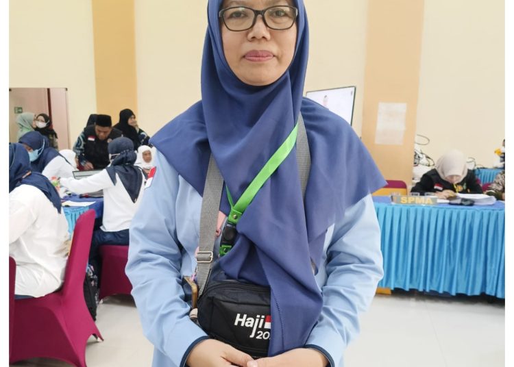 Marhani wanita yang pertama  menjadi ketua Kloter di Embarkasi Medan pada musim haji tahun 1446 Hijriah/2025 M.(Satunusantara news/HO-Humas PPIH Embarkasi Medan).