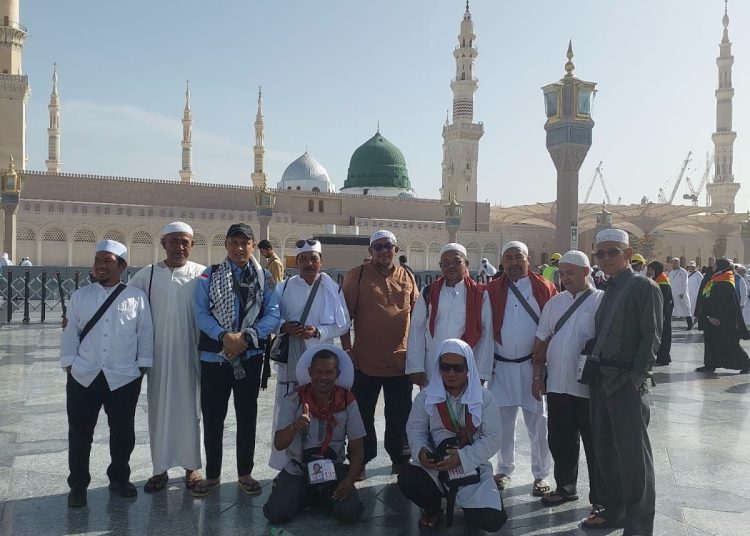 Jemaah haji Kloter10 Embarkasi Medan asal Kabupaten Madina melaksanakan ziarah ke sejumlah tempat bersejarah di Kota Madinah.(Satunusantara news/HO-Humas Haji  PPIH Embarkasi Medan).