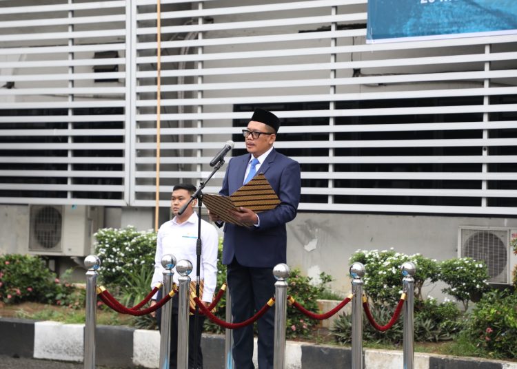 General Manajer PLN UID Sumatera Utara, Agus Kuswardoyo, saat membacakan amanat Menteri Komunikasi dan Digital Republik Indonesia, Meutya Viada Hafid.(Satunusantara news/HO-Humas PLN UID  Sumut).