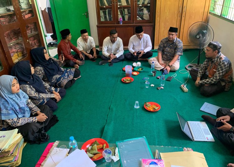Kasi Bimas Islam Mulia Banurea, S.Ag, M.Si (nomor dua kanan) saat memberikan pengarahan Kecamatan Batangkuis.(Satunusantara news/HO-Humas Kanwil Kemenag Sumut).