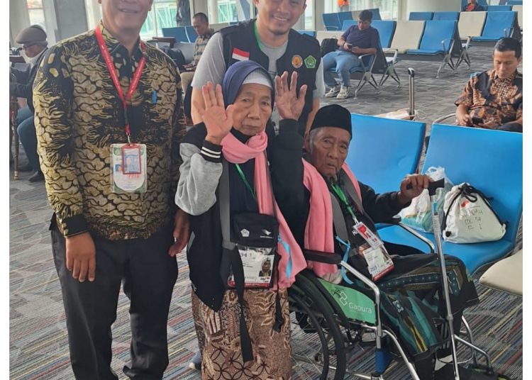Kusnan Kasan jemaah haji Technical Landing di Bandara Kualanamu sudah sembuh di kembalikan ke Bandara Embarkasi Solo.(Satunusantara news/HO-Humas PPIH Embarkasi Medan).
