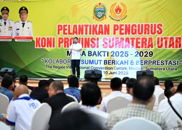 Gubernur Sumut Muhammad Bobby Nasution (tengah) saat menyampaikan sambutan pada pelantikan Pengurus KONI Sumut Periode 2025-2029.(Satunusantara news/HO-Diskominfo Sumut).