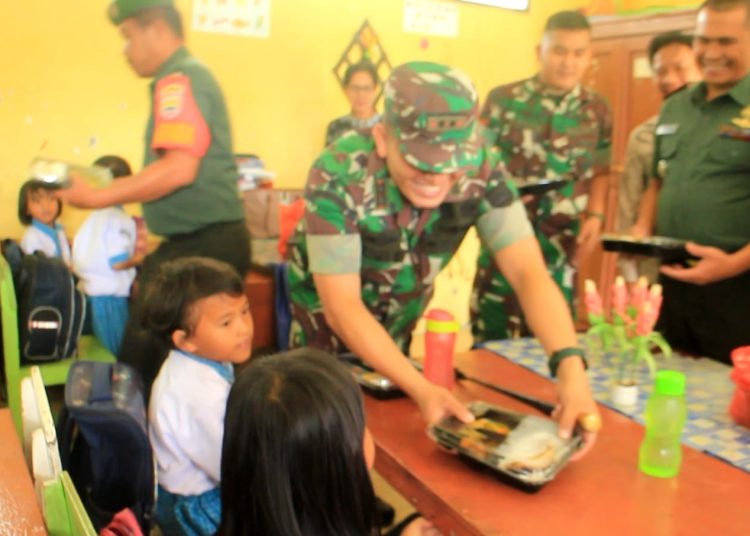 Kodam I/BB  menggelar makanan sehat bergizi pada salah satu panti asuhan di wilayah Sumatera Utara, dalam rangka memperingati HUT ke-75 Kodam I/BB.(Satunusantara news/HO-Pendam I/BB).