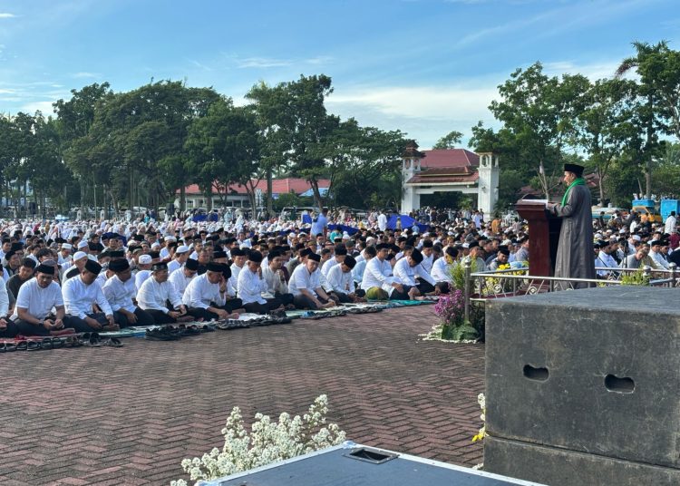 Suasana khotbah Shalat Idul Adha 1446 H/2025 di Lapangan Alun-Alun Kabupaten Deli Serdang yang diikuti Gubernur Sumatera Utara Bobby Nasution.(Satunusantara news/HO-Humas PLN UID Sumut).