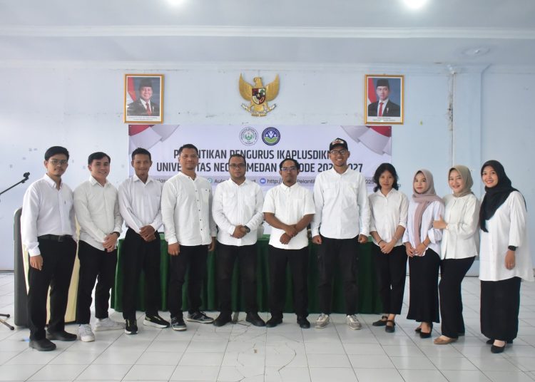 Eko Haryanto, S.Pd, M.I.Kom (nomor enam kanan) Ketua Umum (IKAPLUSDIKMAS) Unimed periode 2024 – 2027.(Satunusantara news/HO-Dokumen).