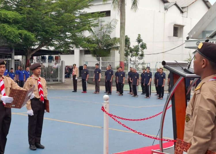 Warga binaan bertugas sebagai pemimpin upacara, pembaca teks Pancasila, hingga pengibar bendera pada upacara Kesadaran Berbangsa dan Bernegara di Lapangan Upacara Rutan Kelas I Medan.(Satunusantara news/HO-Rutan Medan).