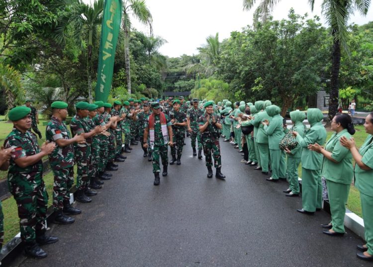 Pangdam I/BB Mayjen TNI Rio Firdianto (kiri) saat  melaksanakan kunker ke Brigade Infanteri 7/Rimba Raya di Galang Kabupaten Deli Serdang.(Satunusantara news/HO-Pendam I/BB).