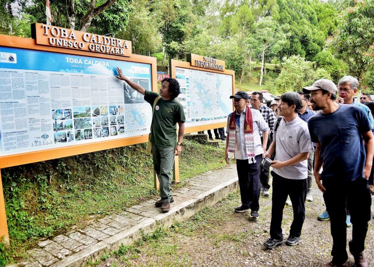 General Manajer Badan Pengelola Kaldera Toba Azizul Kholis, saat mendampingi Asesor UNESCO Soo Jae Lee, di Taman Simalem Resort, Karo.(Satunusantara newsHO-Diskominfo Sumut).
