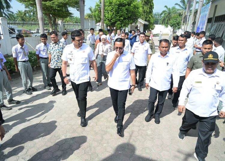 Gubernur Sumut Bobby Nasution, saat meninjau dapur SPPG Desa Cempedak Lobang, Seirampah, Kabupaten Serdang Bedagai.(Satunusantara news/HO-Diskominfo Sumut).