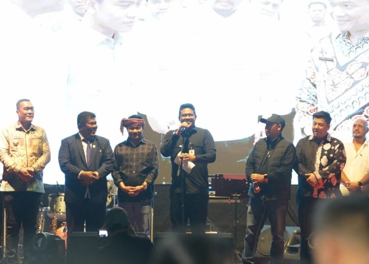 Gubernur Sumut Bobby Nasution  saat  menghadiri  Hari Jadi  Kabupaten Humbahs ke-22  di halaman Kantor Bupati.(Satunusantara news/ho-Diskominfo Sumut)