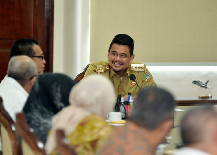 Gubernur Sumatera Utara Bobby Nasution (tengah) saat menerima kunjungan Panitia 3rd International Pencak Silat Indonesia Open Championship 2025, di Ruang Kerjanya di Kantor Gubernur Sumut.(Satunusantara news/HO-Diskominfo Sumut).