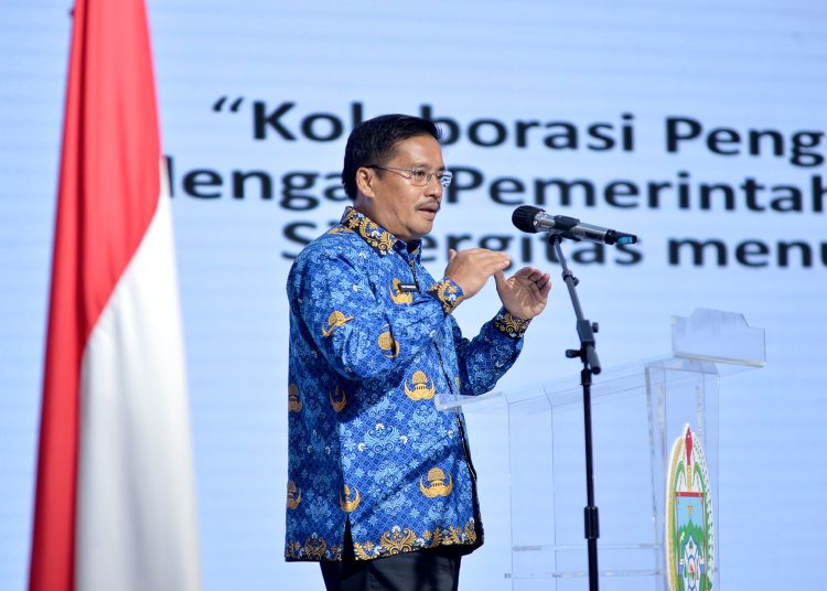 Sekdaprov Sumut Togap Simangunsong, saat membuka Rakor  pengendalian atas pelaksanaan pembangunan pemerintah kabupaten dan kota se-Sumut,di Aula Raja Inal Siregar, Kantor Gubernur Sumut.(Satunusantara news/HO-Diskominfo Sumut).
Ia menyebutkan, seharusnya pendap