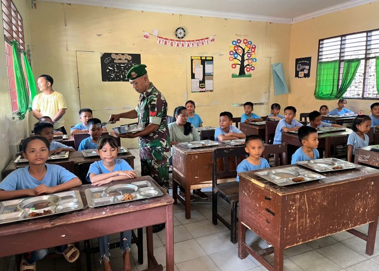 Kodam I/BB Barisan menunjukkan kepedulian terhadap tumbuh kembang generasi muda, dan menggelar program Makan Sehat Bergizi untuk 250 anak dari sembilan Panti Asuhan di Kecamatan Medan Tembung, Kota Medan.(Satunusantara news/HO-Pendam I/BB).