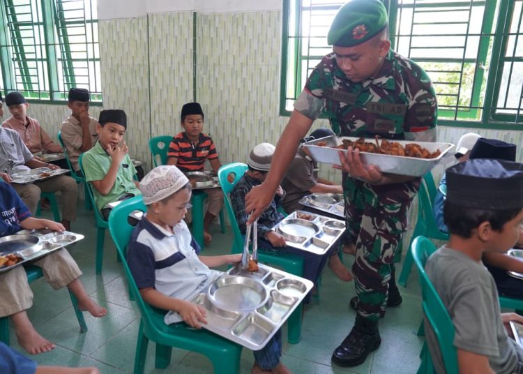 Kodam I/BB  menggelar program Makan Sehat Bergizi dua Panti Asuhan Al-Jam’iyatul Wasliyah dan Panti Asuhan Bani Adam di Kelurahan Tanjung Mulia, Kecamatan Medan, Kota Medan.(Satunusantara news/HO-Pendam I/BB)