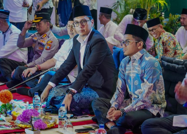 Wali kota Medan Rico Tri Putra Bayu Waas (tengah) saat menghadiri peringatan Tahun Baru Islam, 1 Muharram 1447 H, di Lapangan Merdeka Medan.(Satunusantara newsHO-Diskominfo Medan).
