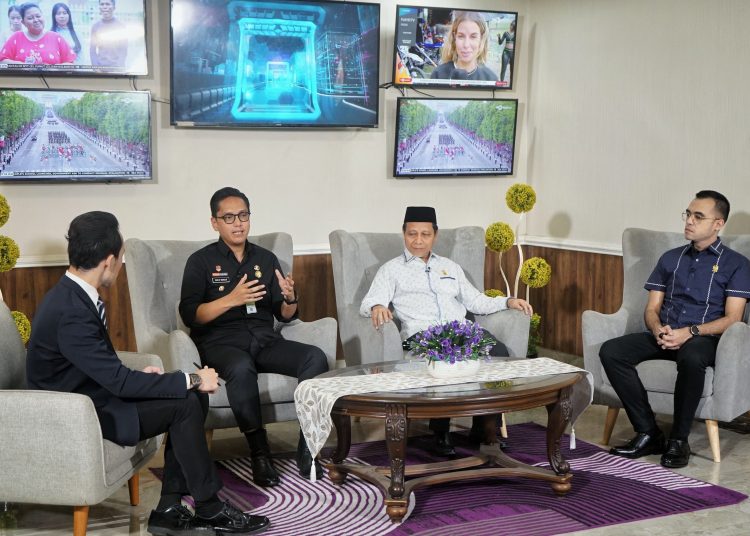 Wali Kota Medan Rico Tri Putra Bayu Waas (dua kiri) saat menjadi narasumber, dialog dalam program Kupas Tuntas di Stasiun TVRI.(Satunusantara.news/HO-Diskominfo Medan).